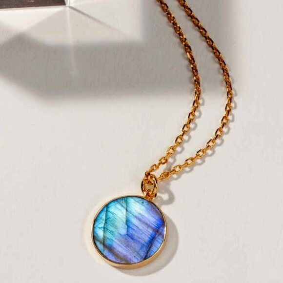 Smooth Sailing Labradorite Medallion Necklace - Picture 1 of 3